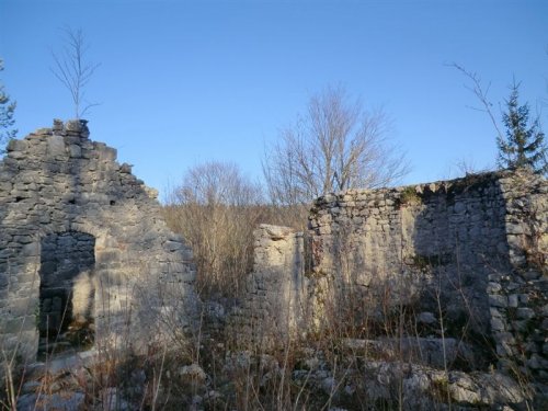 Ruševine cerkve sv. Kocijana nad Rakovim škocjanom (foto M&T Benda)